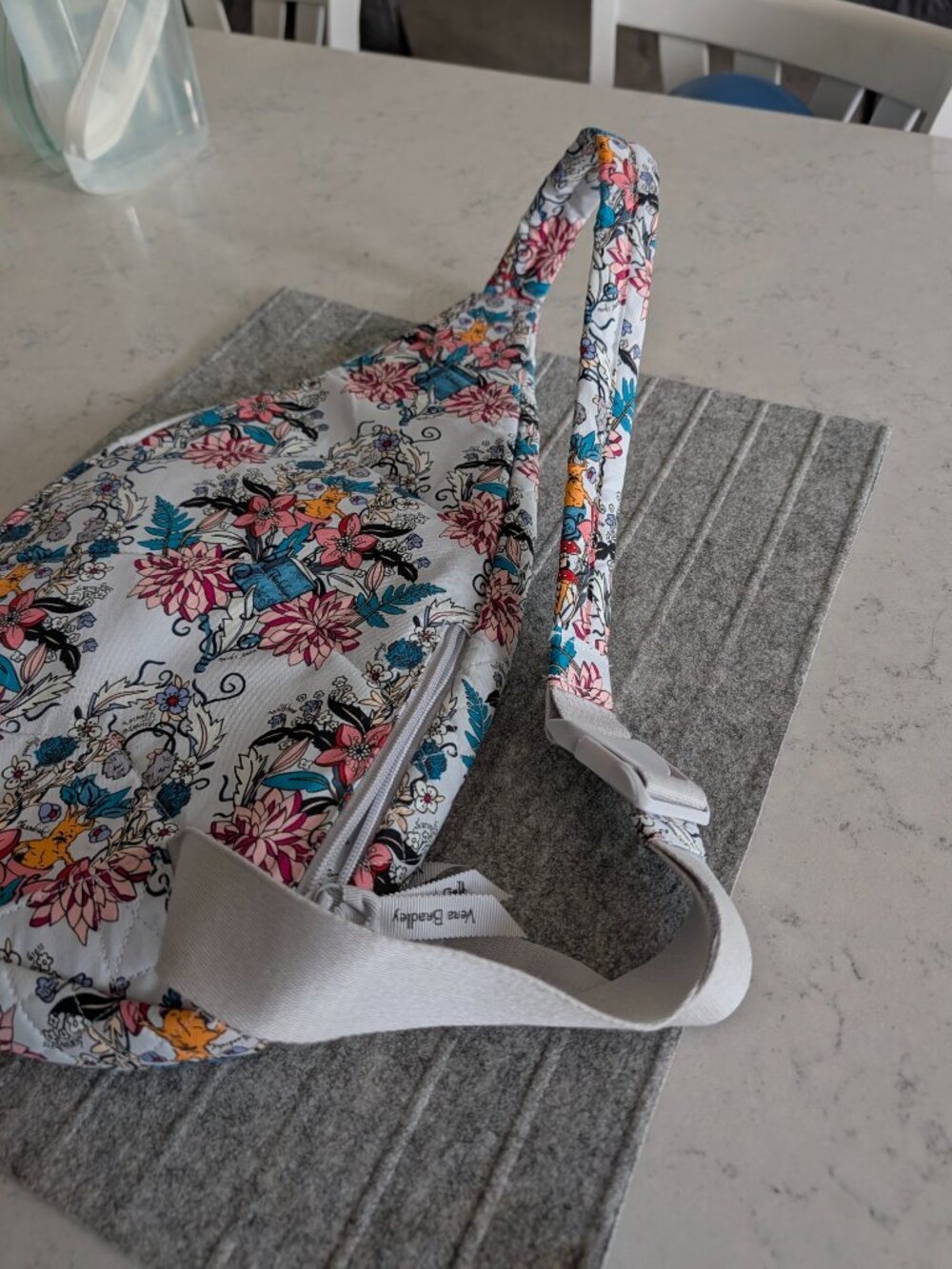 Vera Bradley Limited Harry Potter Sling bag. - Picture 3 of 7